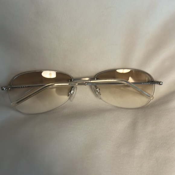 Gucci lightly tinted glasses - Picture 2 of 9